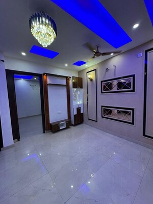 Room in 3 BHK Builder Floor at Dwarka Mor – for Rent