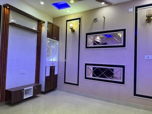 Room in 3 BHK Builder Floor at Dwarka Mor – for Rent