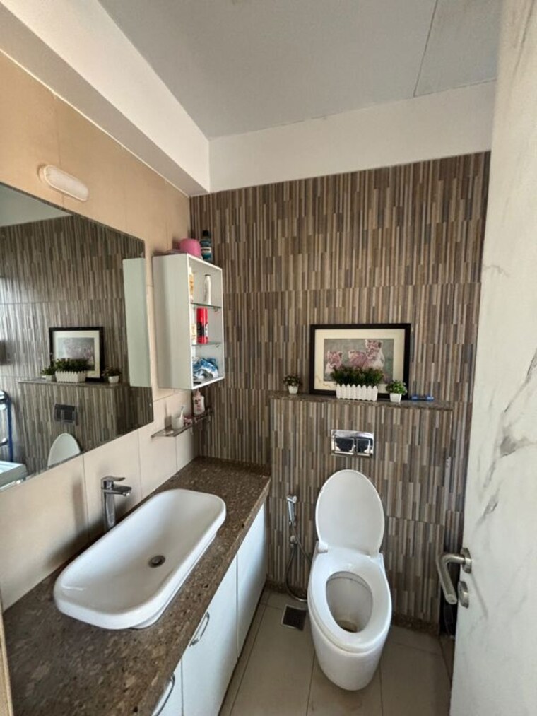Bathroom, shapoorji-pallonji-vicinia 3 Bedroom 1400 Sq.Ft. Apartment In Powai Mumbai 10415243
