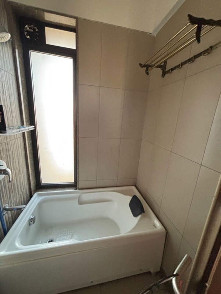 Bathroom, shapoorji-pallonji-vicinia 3 Bedroom 1400 Sq.Ft. Apartment In Powai Mumbai 10415243