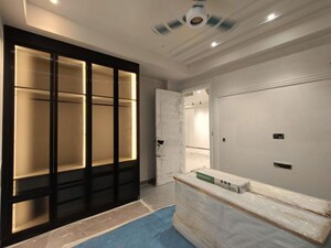 Building Lobby in 3 BHK Builder Floor at Janakpuri – for Sale