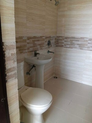 Bathroom in 2.5 BHK Apartment at Amrapali Zodiac, Sector 120 – for Sale
