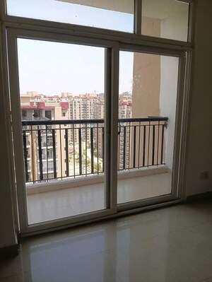 Room in 2.5 BHK Apartment at Amrapali Zodiac, Sector 120 – for Sale