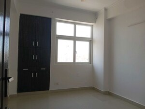 Room in 2.5 BHK Apartment at Amrapali Zodiac, Sector 120 – for Sale