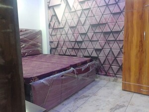 Room in 3 BHK Builder Floor at Dwarka Mor – for Rent