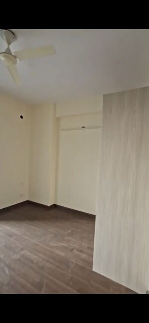 Room in 3 BHK Apartment at BPTP Discovery Park, Sector 80 – for Rent