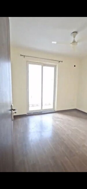 Room in 3 BHK Apartment at BPTP Discovery Park, Sector 80 – for Rent