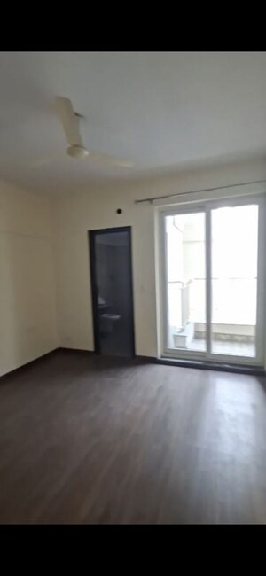 Room in 3 BHK Apartment at BPTP Discovery Park, Sector 80 – for Rent
