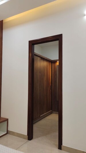 Room in 3 BHK Builder Floor at Dwarka Mor – for Rent
