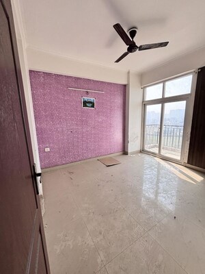 Room in 3.5 BHK Apartment at Amrapali Zodiac, Sector 120 – for Sale