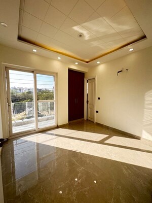 Room in 4 BHK Builder Floor at Green Fields Colony – for Sale