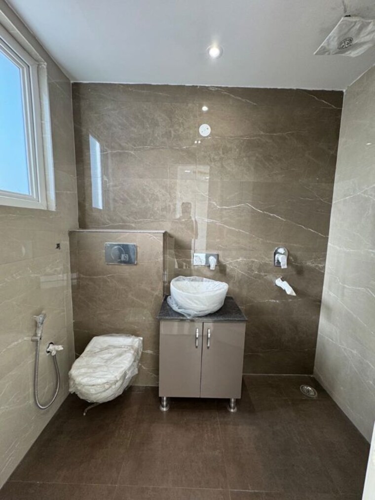 Bathroom, green fields colony 4 Bedroom 2250 Sq.Ft. Builder Floor In Green Fields Colony Faridabad 10415310