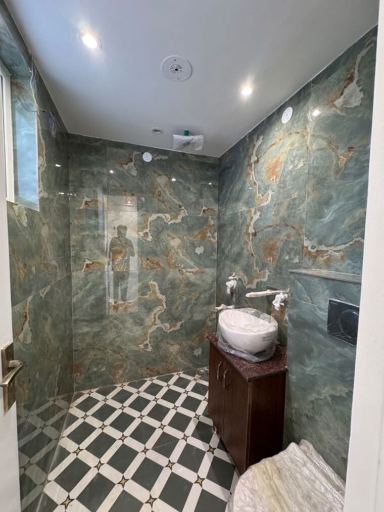 Bathroom, green fields colony 4 Bedroom 2250 Sq.Ft. Builder Floor In Green Fields Colony Faridabad 10415310