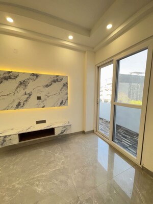 Room in 4 BHK Builder Floor at Green Fields Colony – for Sale