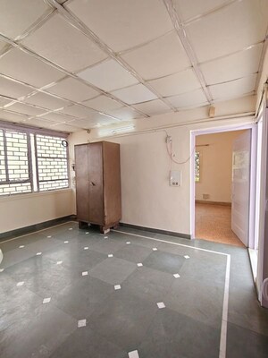Room in 1 BHK Builder Floor at Green Park Extension – for Rent