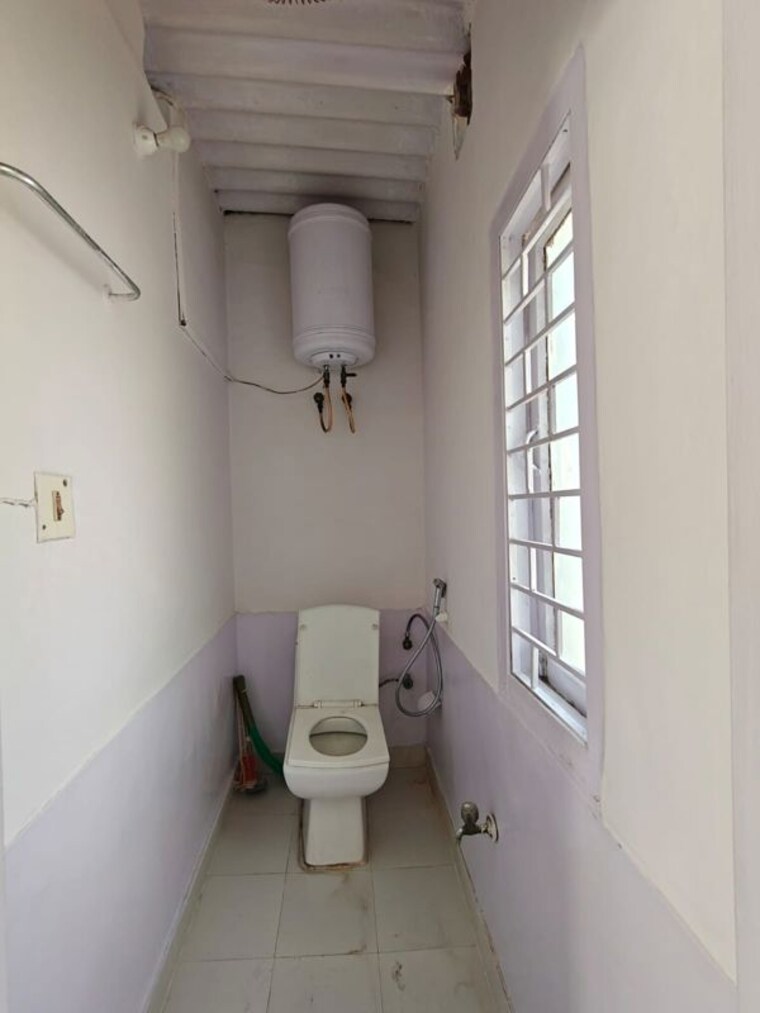 Bathroom, green park extension 1 Bedroom 200 Sq.Yd. Builder Floor In Green Park Extension Delhi 10415226