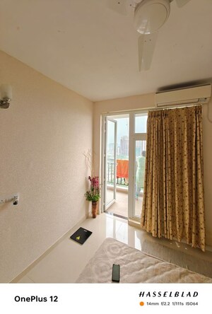 Room in 3 BHK Apartment at Omaxe The Palace, Gomti Nagar – for Sale