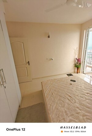 Room in 3 BHK Apartment at Omaxe The Palace, Gomti Nagar – for Sale