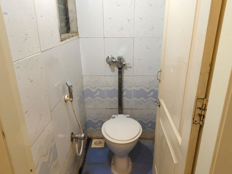 Bathroom, powai-satyam-chs 1 Bedroom 550 Sq.Ft. Apartment In Powai Mumbai 10415375