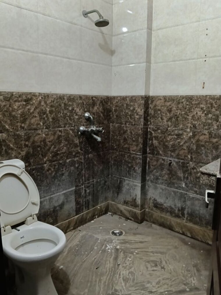 Bathroom, sector 23 2 Bedroom 1200 Sq.Ft. Villa In Sector 23 Gurgaon 10415388