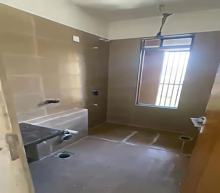 Bathroom, dadar east 3 Bedroom 1005 Sq.Ft. Apartment In Dadar East Mumbai 10415405