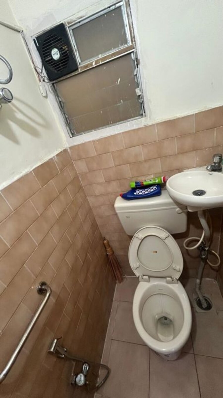 Bathroom, ghp-crystal-court 2 Bedroom 950 Sq.Ft. Apartment In Powai Mumbai 10415404