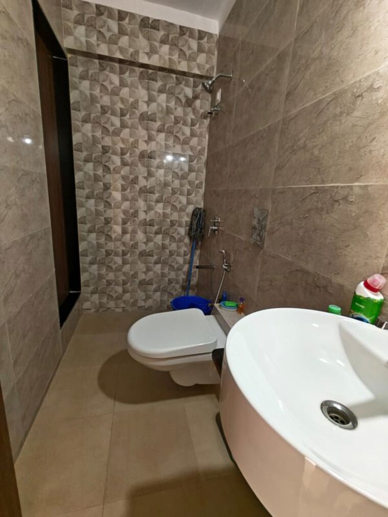 Bathroom, thane west 2 Bedroom 672 Sq.Ft. Apartment In Thane West Thane 10415410