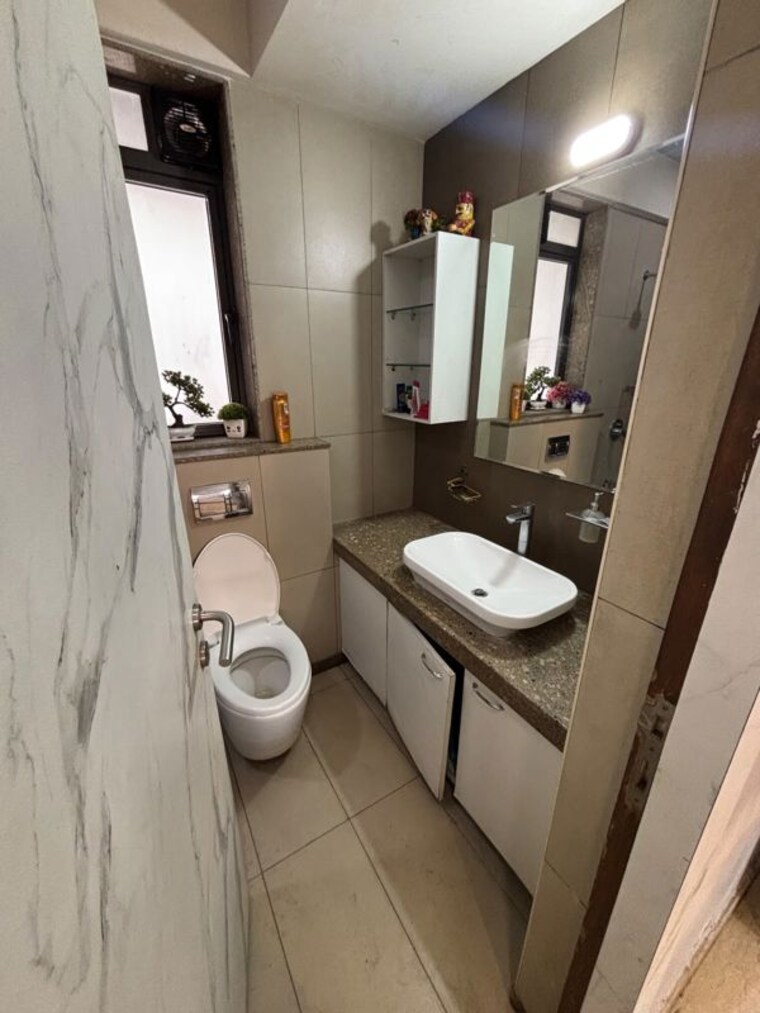 Bathroom, shapoorji-pallonji-vicinia 3 Bedroom 1450 Sq.Ft. Apartment In Powai Mumbai 10415423