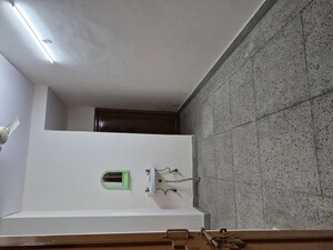 Furnished Amenities in 2.5 BHK Builder Floor at Mayur Vihar – for Rent