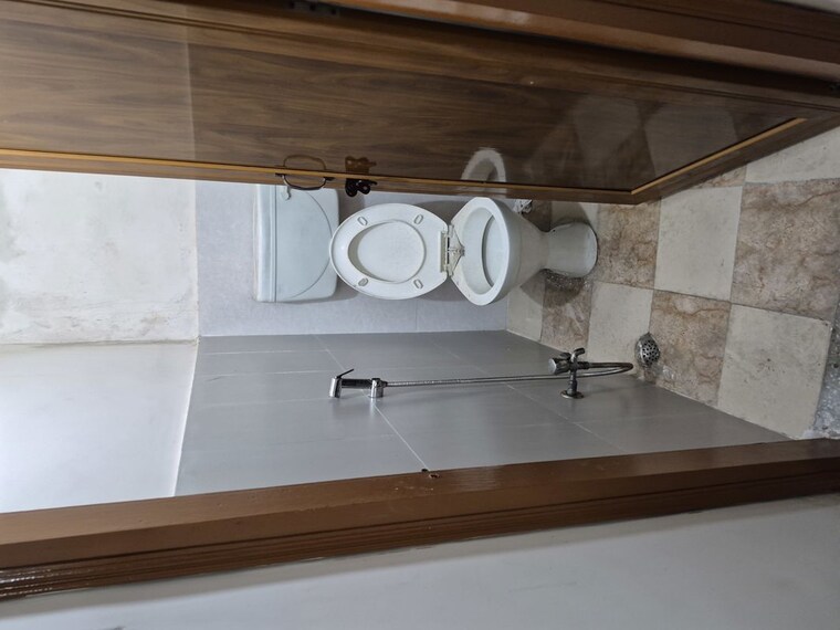Bathroom, mayur vihar 2.5 Bedroom 800 Sq.Ft. Builder Floor In Mayur Vihar Delhi 10415448