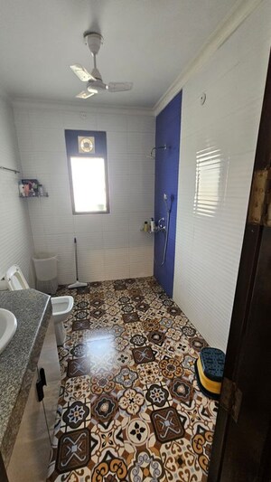 Bathroom in 3 BHK Villa at Sector 23 – for Rent