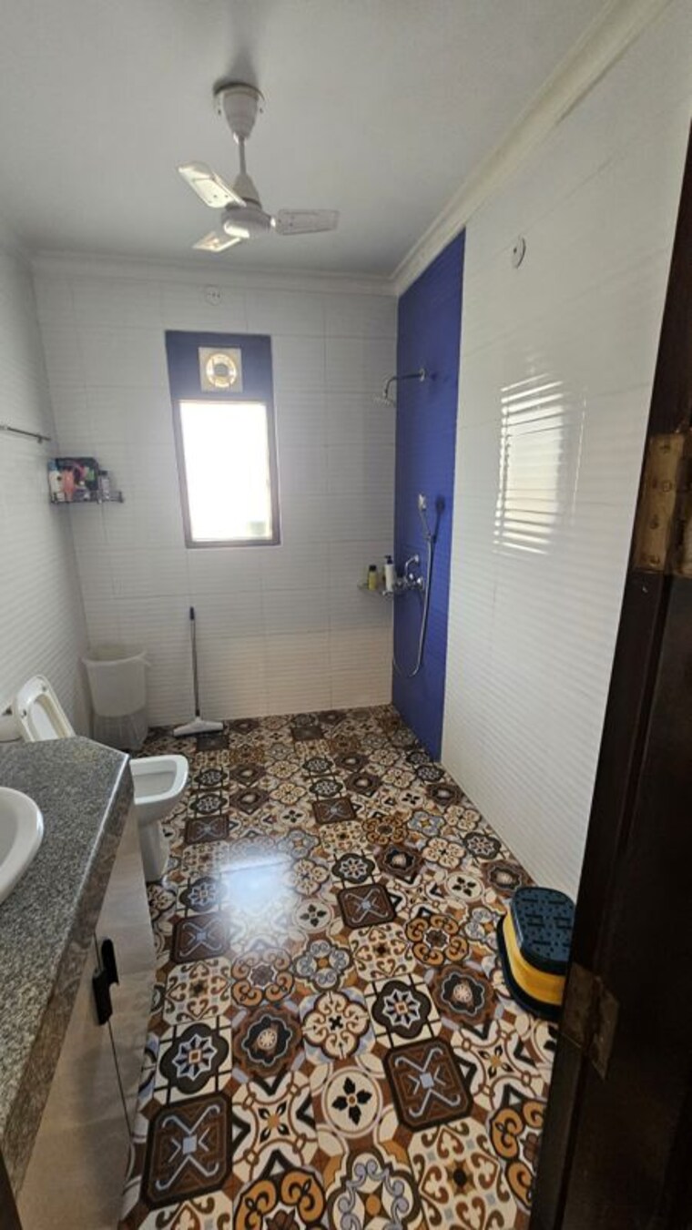 Bathroom, sector 23 3 Bedroom 2000 Sq.Ft. Villa In Sector 23 Gurgaon 10415467
