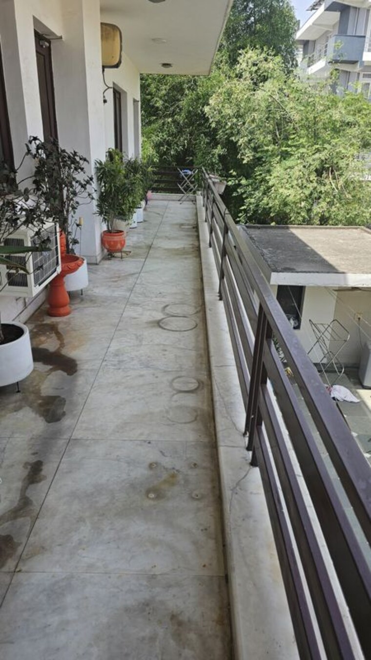 Balcony, sector 23 3 Bedroom 2000 Sq.Ft. Villa In Sector 23 Gurgaon 10415467