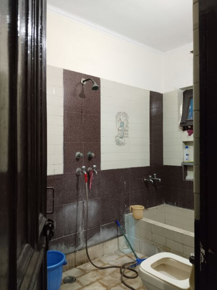 Bathroom, sector 37 2 Bedroom 1200 Sq.Ft. Builder Floor In Sector 37 Faridabad 10415491