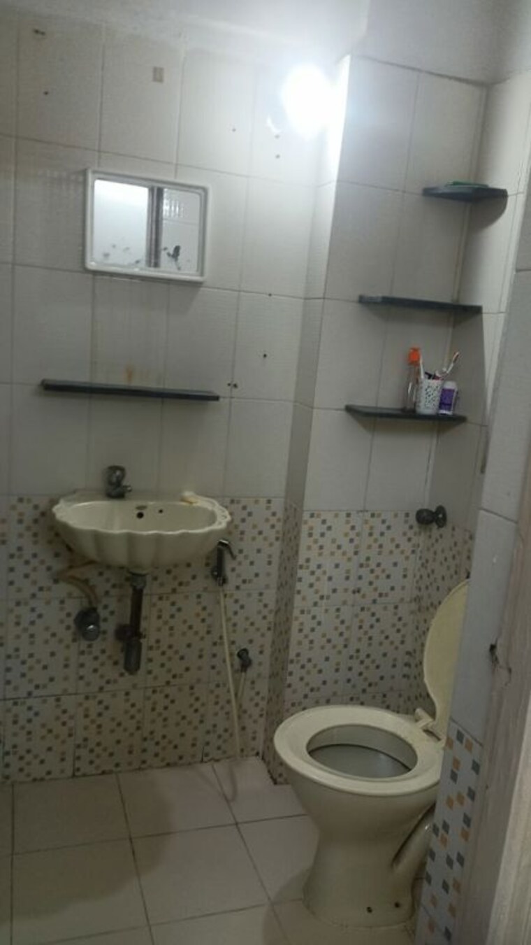 Bathroom, shiv-bhagtani-manor-3b-chs 2 Bedroom 960 Sq.Ft. Apartment In Chandivali Mumbai 10415511