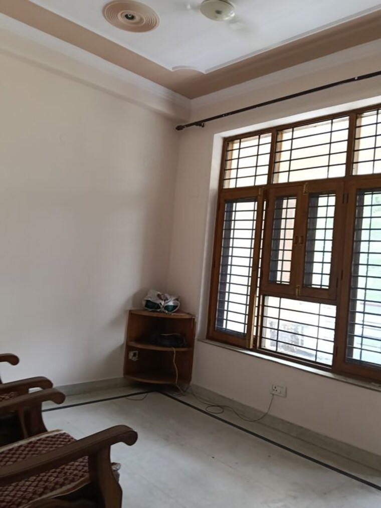 Room, sector 23 2.5 Bedroom 1200 Sq.Ft. Villa In Sector 23 Gurgaon 10415505