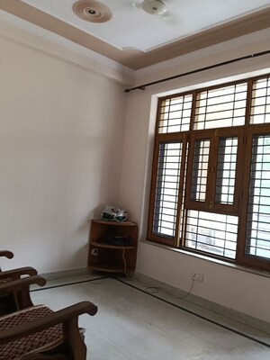 Room in 2.5 BHK Villa at Sector 23 – for Rent