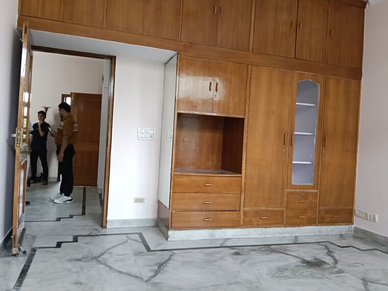 Room, sector 23 2.5 Bedroom 1200 Sq.Ft. Villa In Sector 23 Gurgaon 10415505
