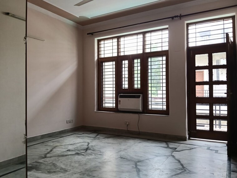Room, sector 23 2.5 Bedroom 1200 Sq.Ft. Villa In Sector 23 Gurgaon 10415505