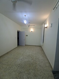 2 BHK Apartment For Sale in Eros Southend Apartments