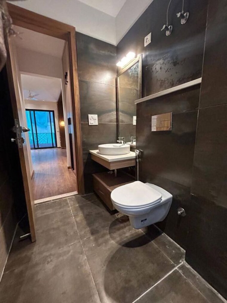 Bathroom, experion-the-heart-song 4 Bedroom 2631 Sq.Ft. Apartment In Sector 108 Gurgaon 10415549