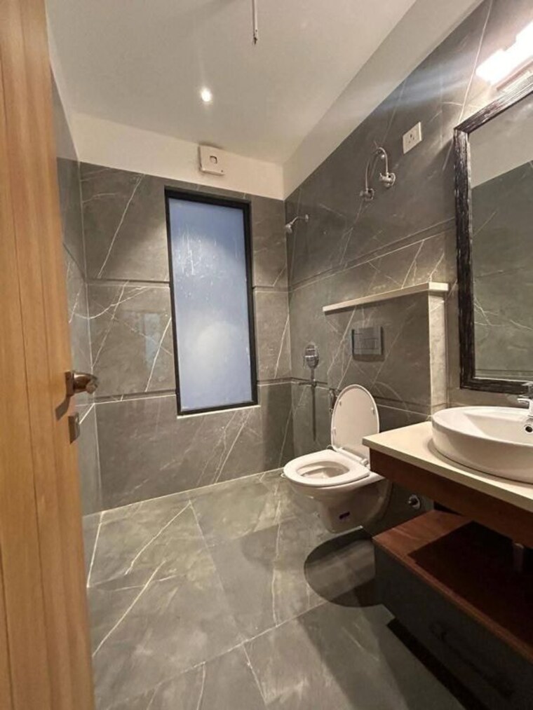 Bathroom, experion-the-heart-song 4 Bedroom 2631 Sq.Ft. Apartment In Sector 108 Gurgaon 10415549