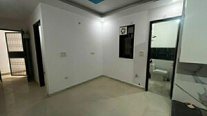 Room in 2.5 BHK Builder Floor at Dwarka Mor – for Rent