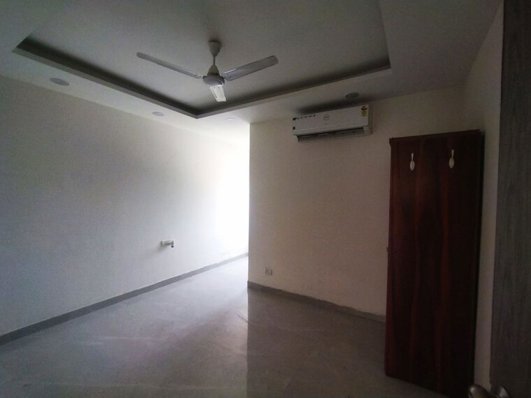 Room, greater kailash ii 3 Bedroom 200 Sq.Yd. Builder Floor In Greater Kailash ii Delhi 10413845