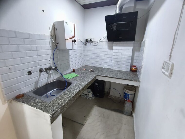 Kitchen, dwarka mor 3 Bedroom 1000 Sq.Ft. Builder Floor In Dwarka Mor Delhi 10414005