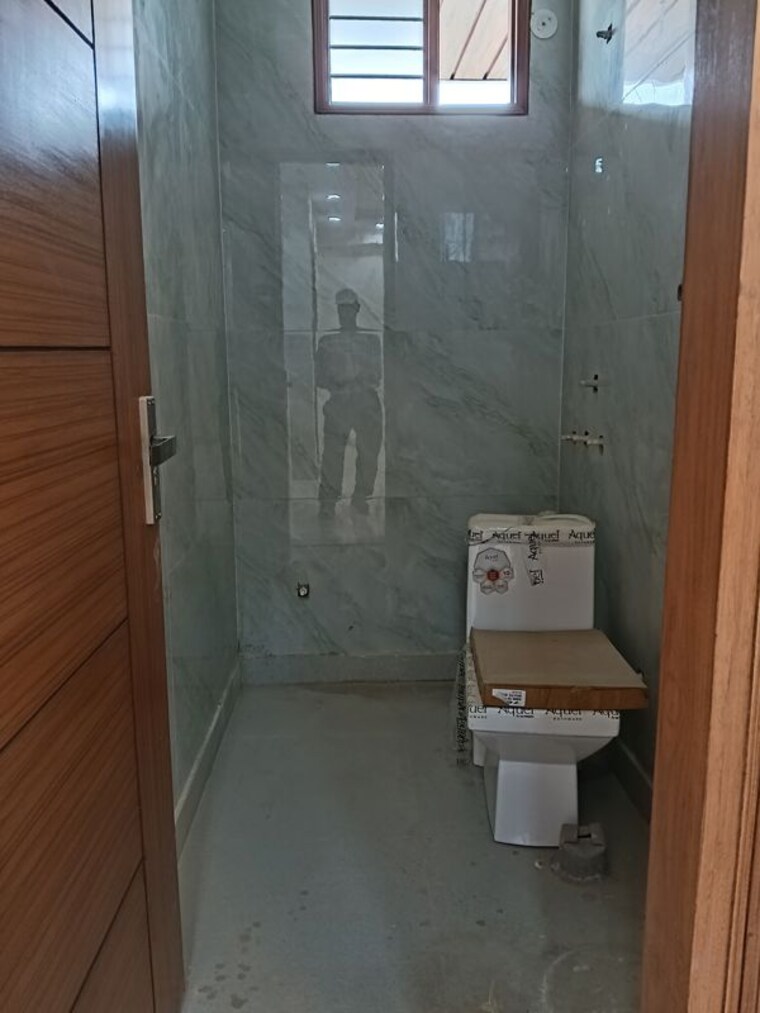 Bathroom, rajendra nagar sector 2 3 Bedroom 130 Sq.Yd. Builder Floor In Rajendra Nagar Sector 2 Ghaziabad 10415548