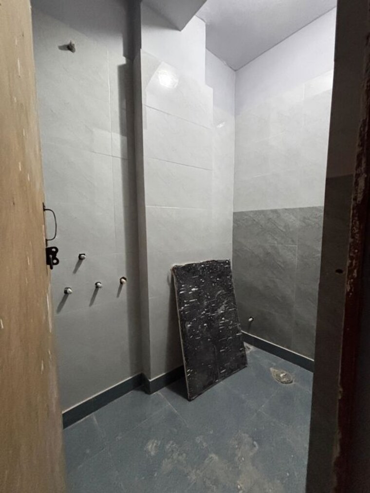 Bathroom, khirki extension 1 RK 50 Sq.Yd. Builder Floor In Khirki Extension Delhi 10415459