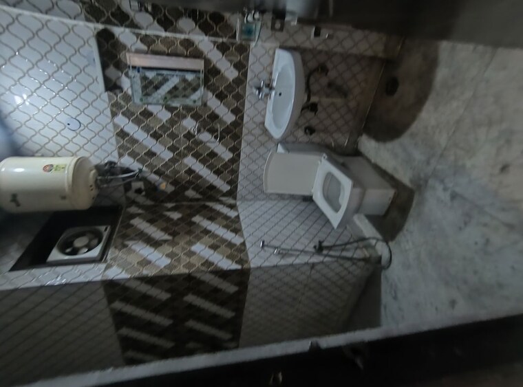 Bathroom, govindpuri 3 Bedroom 900 Sq.Ft. Builder Floor In Govindpuri Delhi 10415616