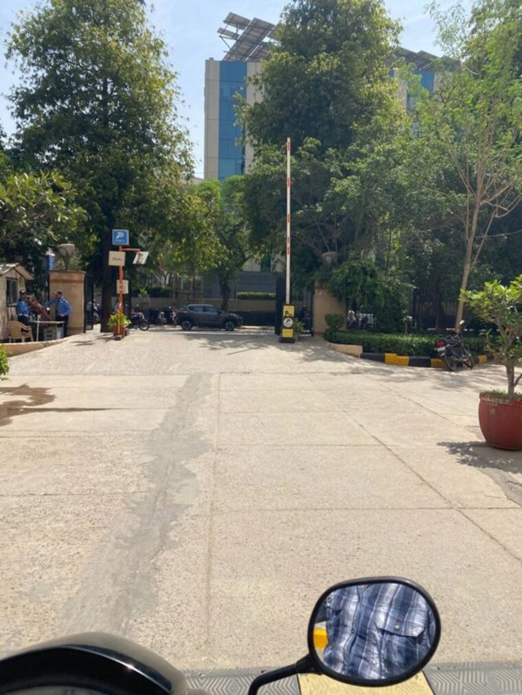  Parking, eros-woodbury-tower 3 Bedroom 1640 Sq.Ft. Apartment In Charmwood Village Faridabad 10415629