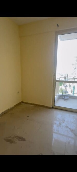 Room in 3 BHK Apartment at Conscient Habitat Residences, Sector 78 – for Sale